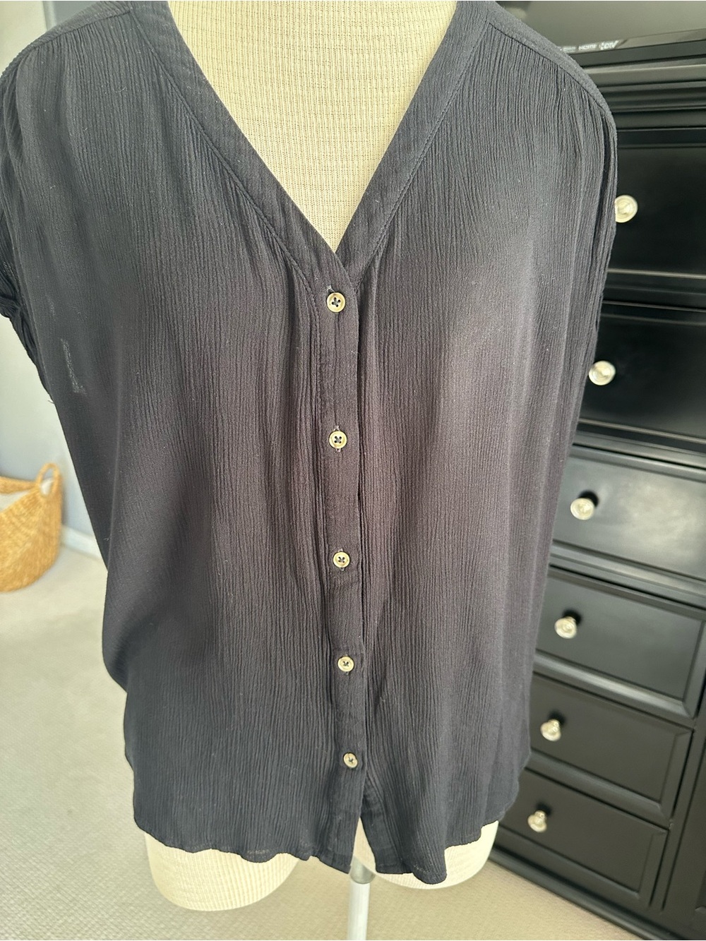 Orvis Black Button-Front V-Neck Top size medium - Picture 4 of 13